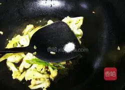 Illustration of how to stir-fry cauliflower 6