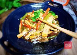 Illustration of how to make fried dried tofu with celery 11