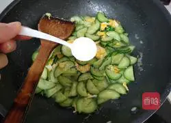 Cucumber scrambled egg bento recipe illustration 4