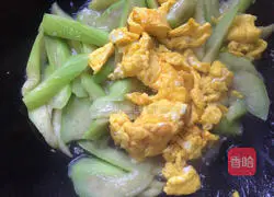 How to make scrambled eggs with loofah Illustration 9