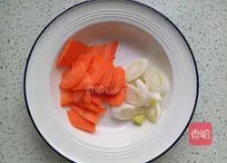 Illustration of making celery with soy sauce 3