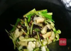 Illustration of how to stir-fry bitter melon 7