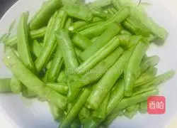 Illustration of how to make stir-fried green beans 1