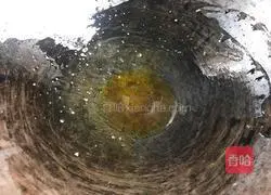 Illustration of how to make lettuce with chili sauce 5