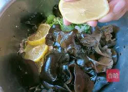 Lemon shredded chicken legs Practice illustration 12