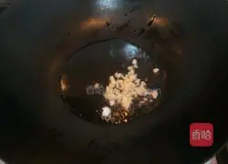 Illustration of how to make garlic green beans 9