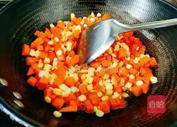 Illustration of how to stir-fry carrots, potatoes and corn 8