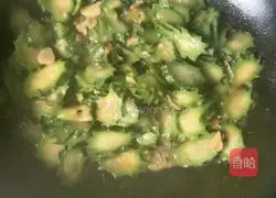 Illustration of how to stir-fry loofah 5