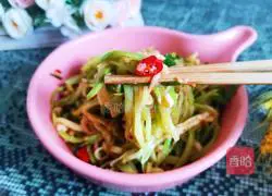 Illustration of how to make cold zucchini shreds 14