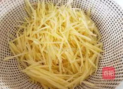 Illustration of how to make spicy and sour potato shreds 2