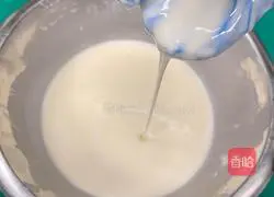 Pepper and salt crispy fried white jade Mushroom recipe illustration 3