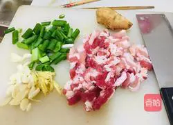 Illustration of how to make steamed braised noodles 2