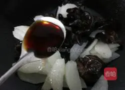 Illustration of how to make stir-fried yam and fungus 6