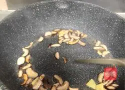 Illustration of how to make stir-fried cabbage with mushrooms 2