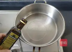 Illustration of how to make stir-fried red rice amaranth 2