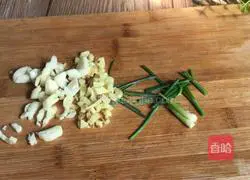 Illustration of how to make chili roasted vegetarian chicken 4