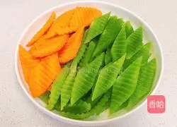 Illustration of how to make stir-fried lettuce 2