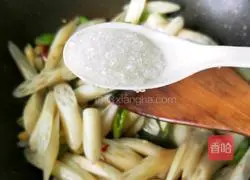 Illustration of how to make spicy and sour lotus root tips 9