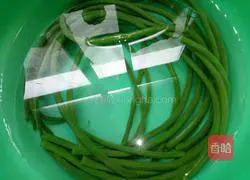 Illustration of how to make green beans with garlic curd sauce 2