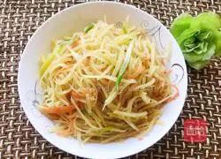 Illustration of how to make spicy and sour potato shreds 9