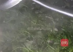 Illustration of how to make stir-fried red amaranth 6