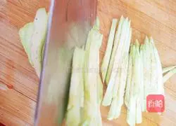 Illustration of how to make stir-fried eggplant shreds 3