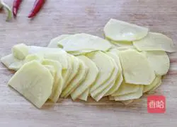 Illustration of how to make spicy cold potato slices 1