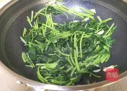 Illustration of how to stir-fry sweet potato leaves 5