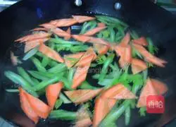 Illustration of how to make cold celery 2