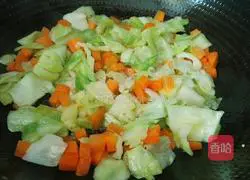Illustration of how to cook cabbage and carrots 10