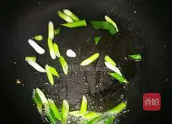 Illustration of how to make okra and scrambled eggs 6