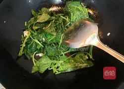 Illustration of how to make garlic sweet potato leaves 7