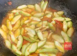 Illustration of how to make zucchini with tomato sauce 9