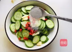 Illustration of how to make garlic slices and milk melon 4