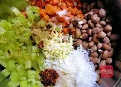 Illustration of how to make cold celery, peanuts, carrots 6