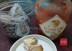 Illustration of how to make fried bean sprouts with chopped pepper 1