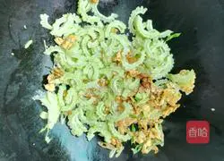 Illustration of how to make bitter melon and scrambled eggs 5