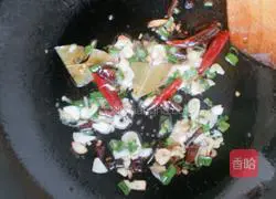 Illustration of how to make spicy lotus root slices 4