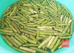 Illustration of how to make fried eggplant and beans 2