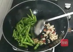 Illustration of how to make stir-fried green beans 4