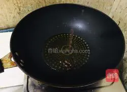 Illustration of how to make steamed braised noodles 5