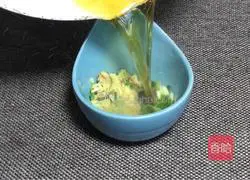 Illustration of how to make ginger lotus root slices 3