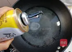 Illustration of how to make fried yuba with celery 6