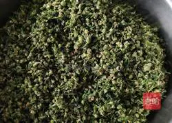 Illustration of how to make flavored chive flowers 4