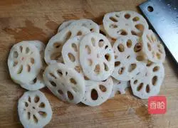 Illustration of how to make spicy lotus root slices 2
