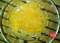 Illustration of how to make cold green papaya shreds 3