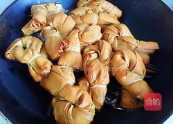 Illustration of how to make dry tofu rolls 9