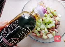 Illustration of how to make cold peanuts 4