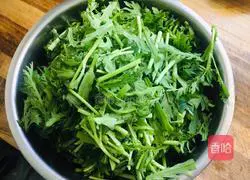 Illustration of how to make fried noodles with steamed chrysanthemum chrysanthemum 2