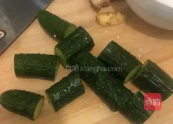 Illustration of how to pickle peppers and cucumbers with the same ingredients 5